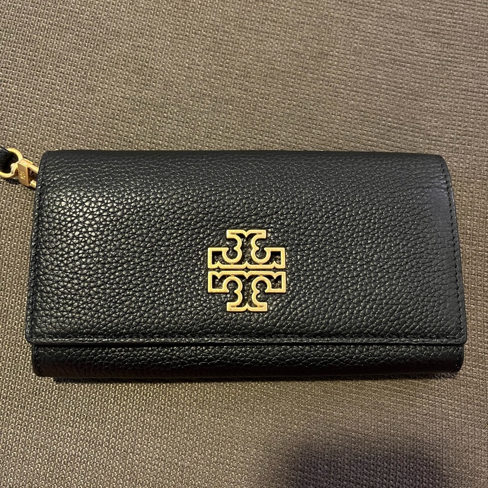 Like new black wallet/wristlet